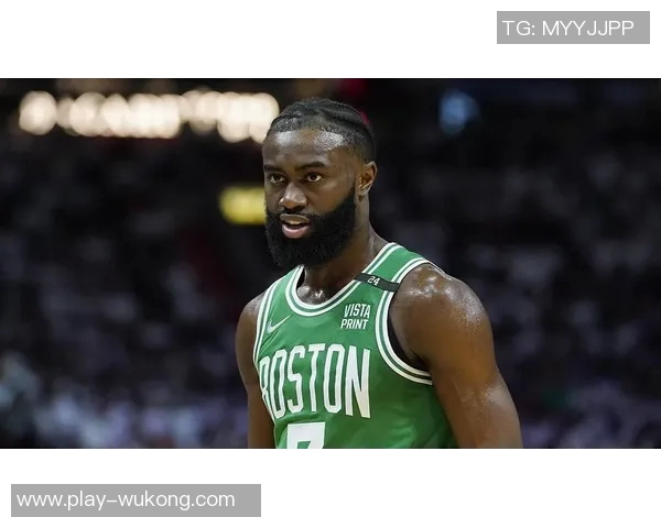 杰伦布朗表现低迷14投6中仅得12分5助攻失误5次正负值惨淡并列最低